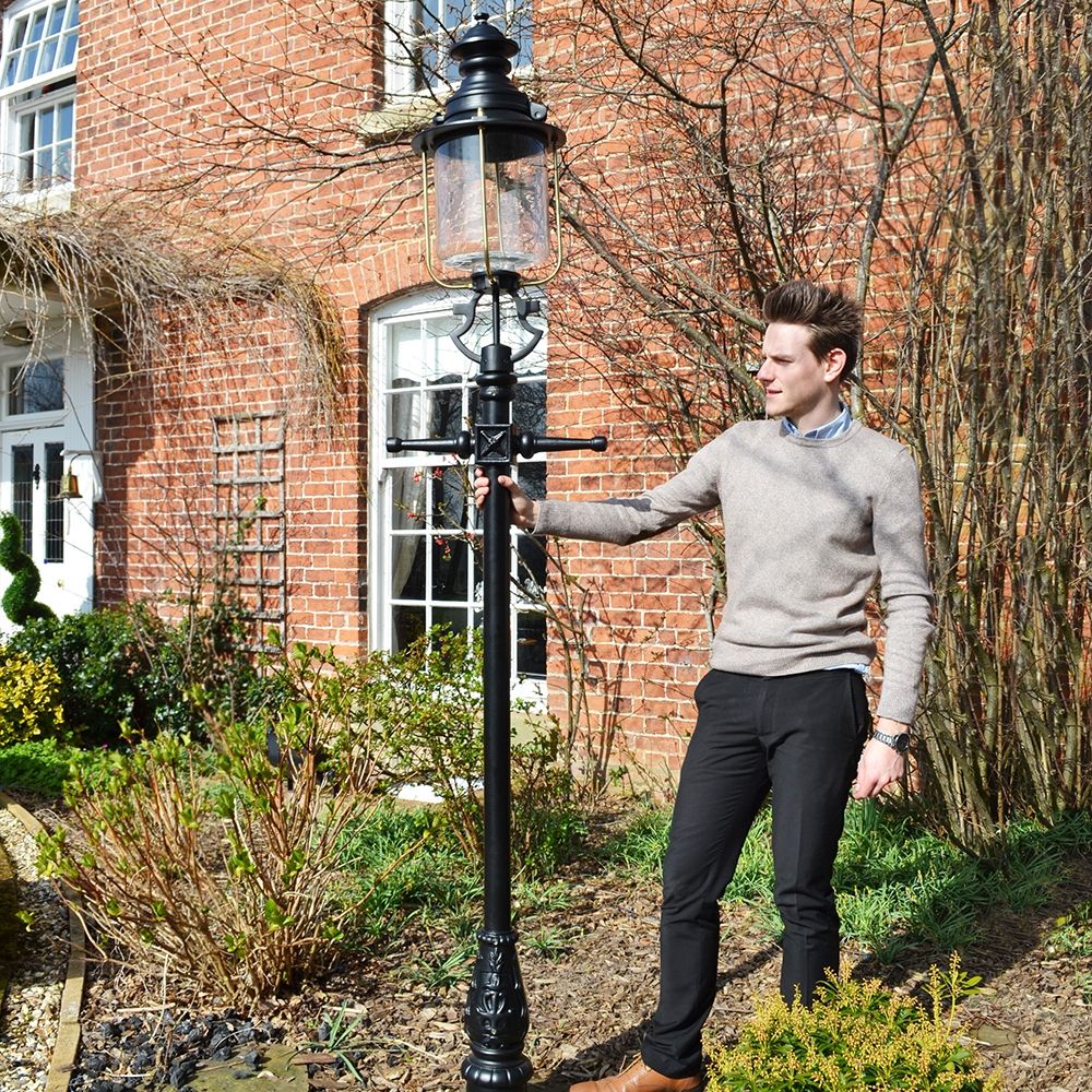 Scale image of belgravia lamp post set