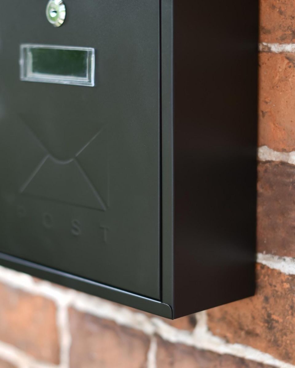 Close-Up of Midnight Black Finish