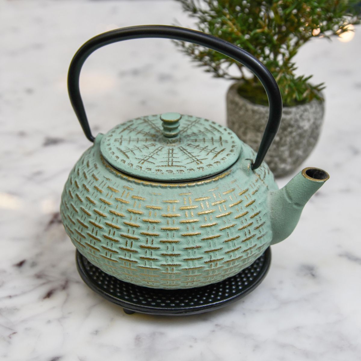 Example of Black Round Cast Iron Trivet in Use