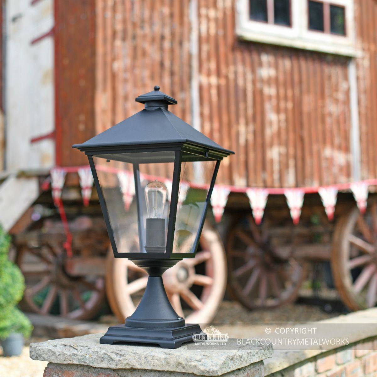 Black Simplistic Victorian Pedestal Light 64cm