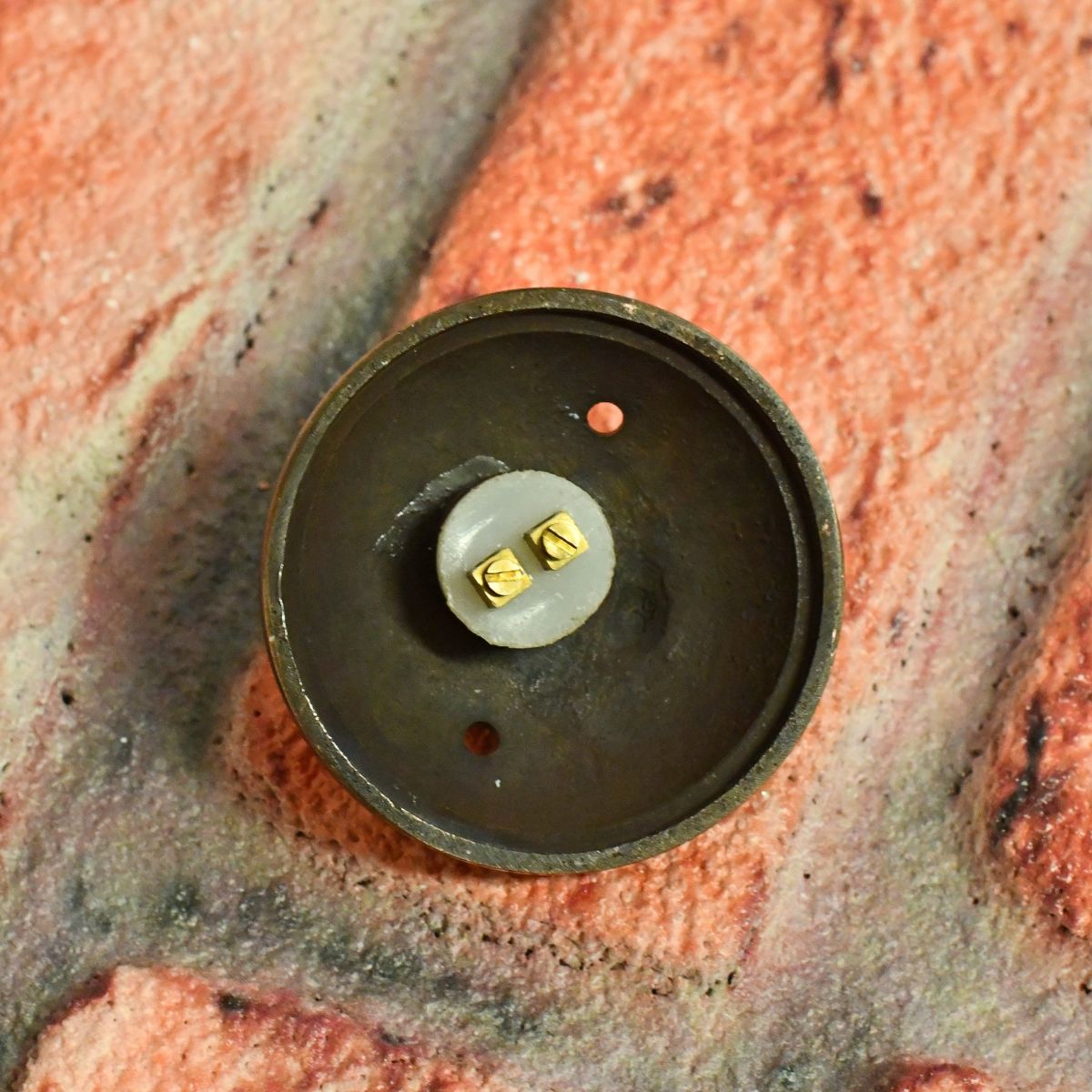 Terminals for wiring bell push to chime