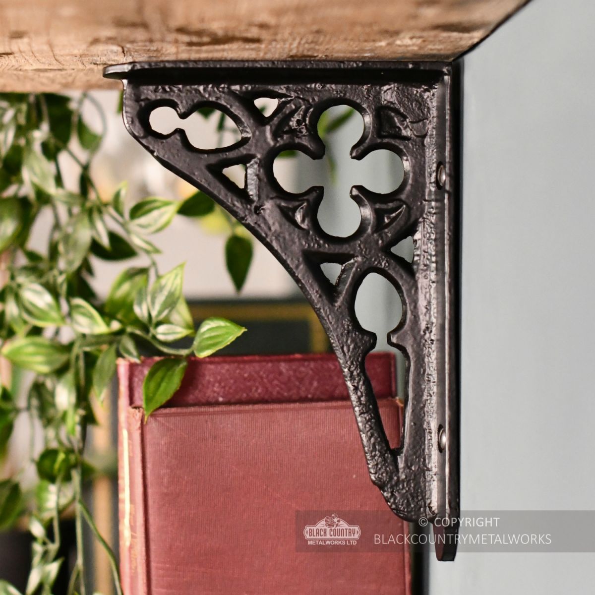 Black Cast Iron Coalbrookdale Shelf Bracket 18 x 13cm