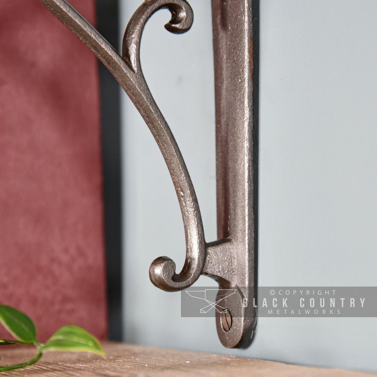Cast Iron Ornate Scroll Shelf Bracket 28 x 22.5cm