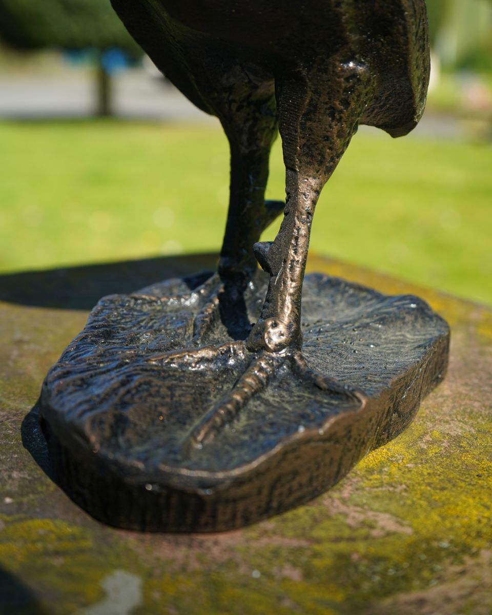 Cast aluminium rooster garden sculpture feet