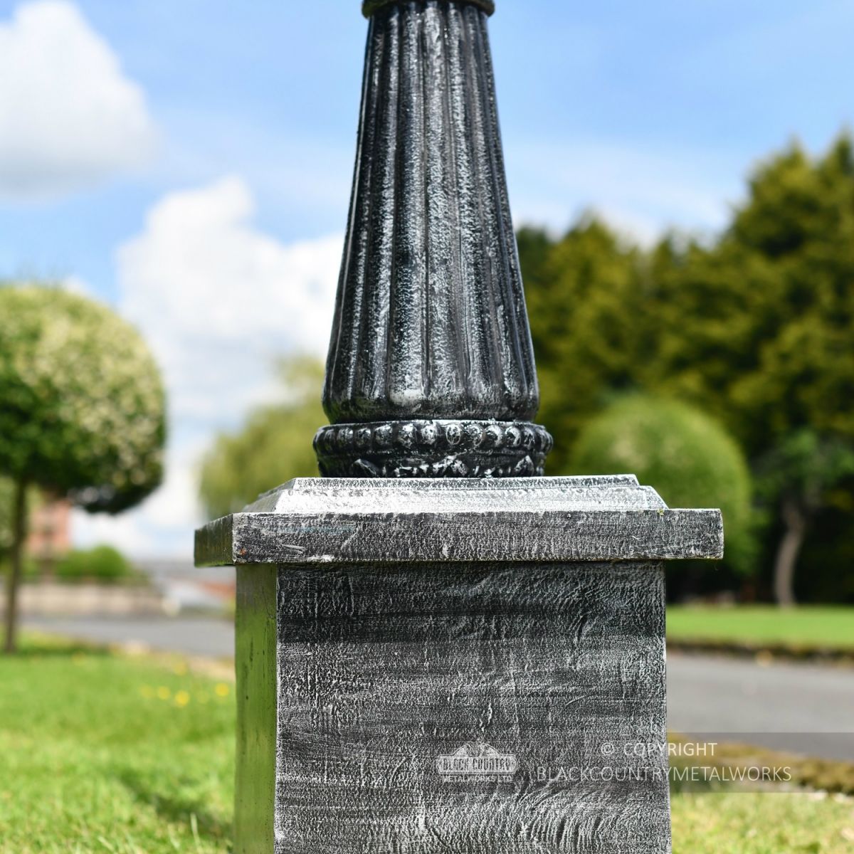 Cast Iron Fluted Lamp Post With Square Base