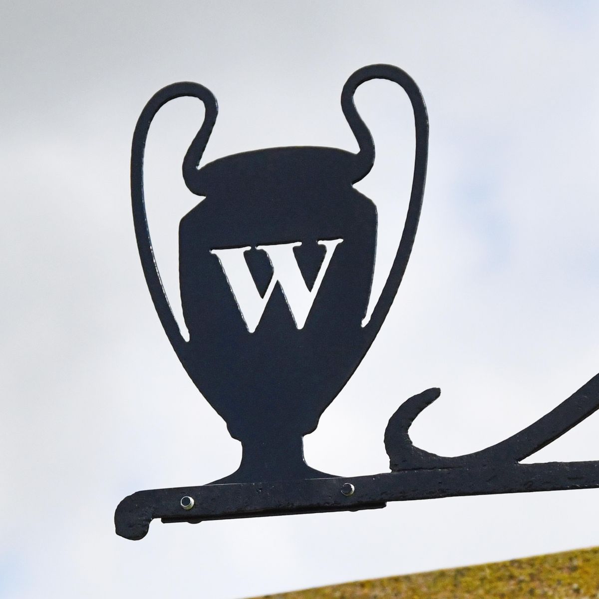 Deluxe Liverpool FC Weathervane Trophy Details