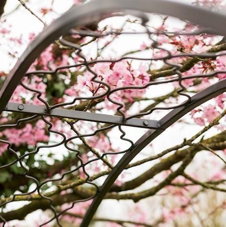 Close-up of the Finish on the Circular Rose Arch