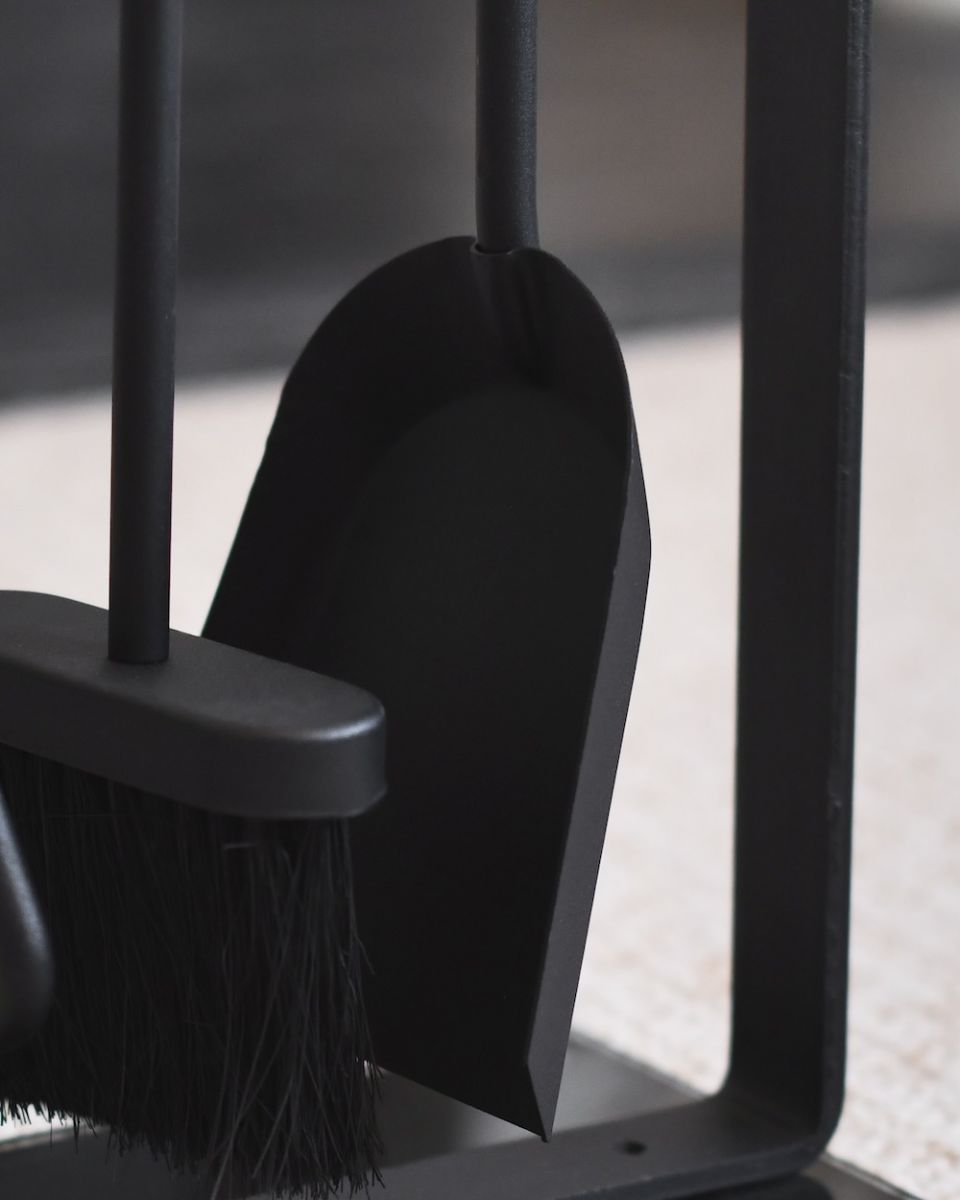 Close up of spade and brush on black fireside companion set