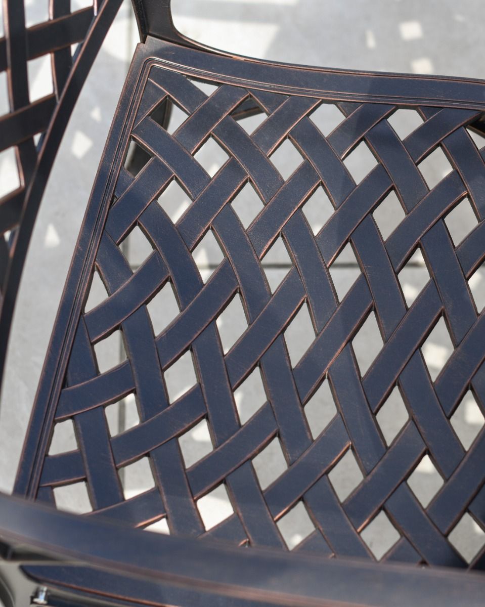 Close up of the curved lattice pattern on the seat