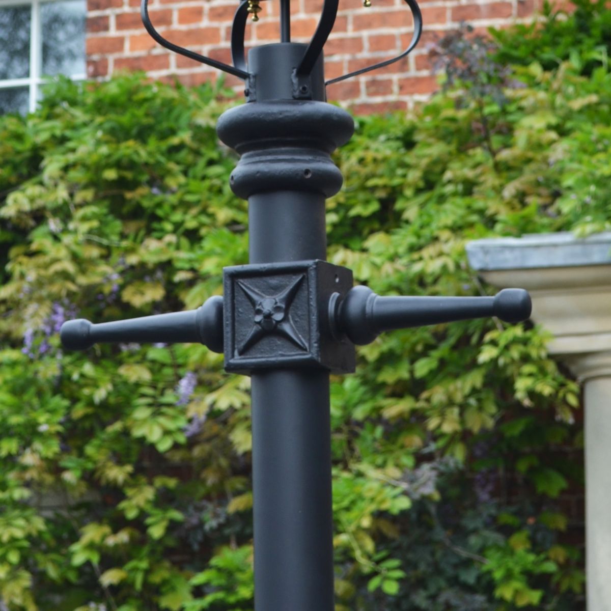 Close up image of Ladder bars and frog Collar