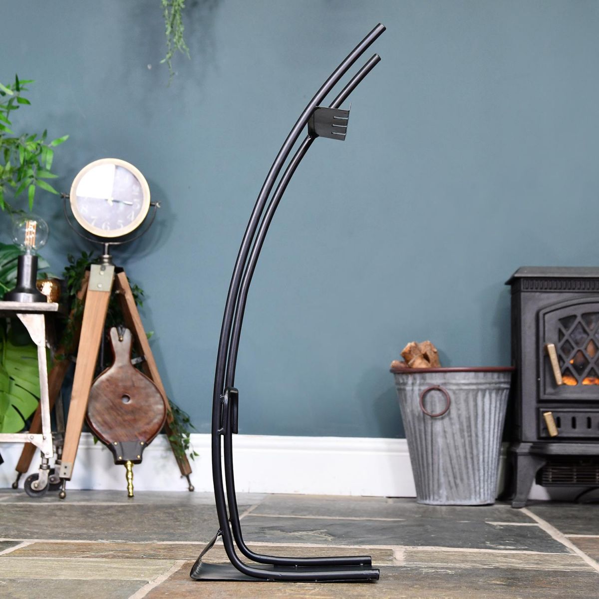Side View of the Contemporary Curved Design