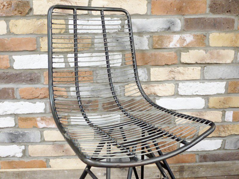 Curved Wire Metal Chair
