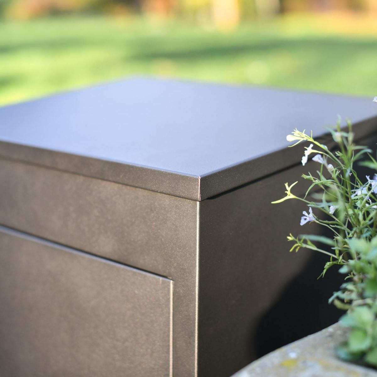 Close-Up of Black Finish on Deluxe Bexley Free Standing Parcel Box