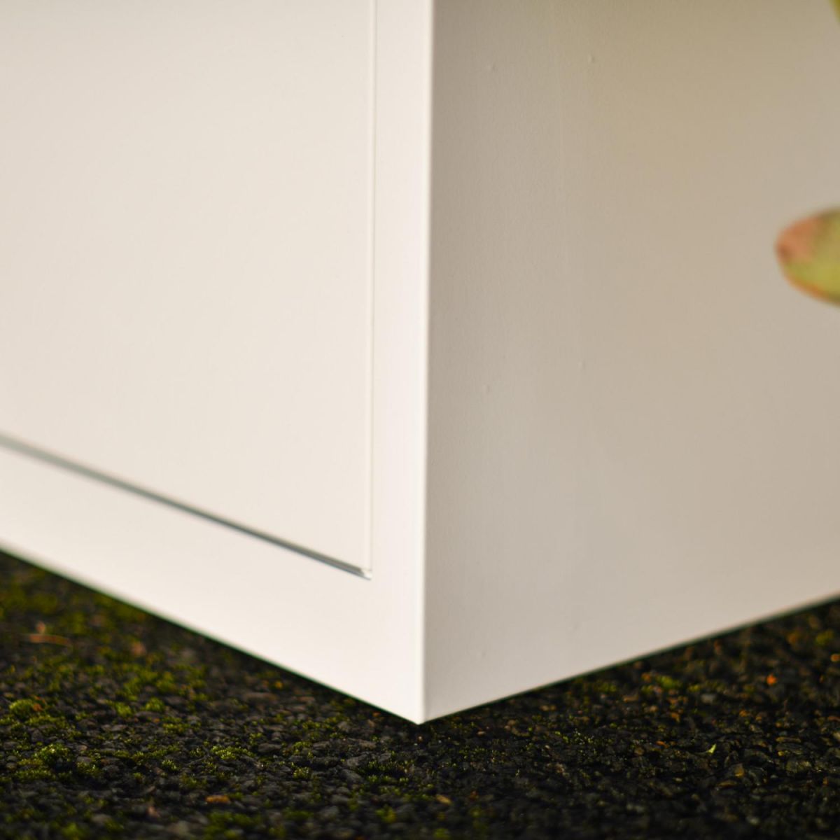 Close-Up of White Finish on Deluxe "Bexley" Free Standing Parcel Box