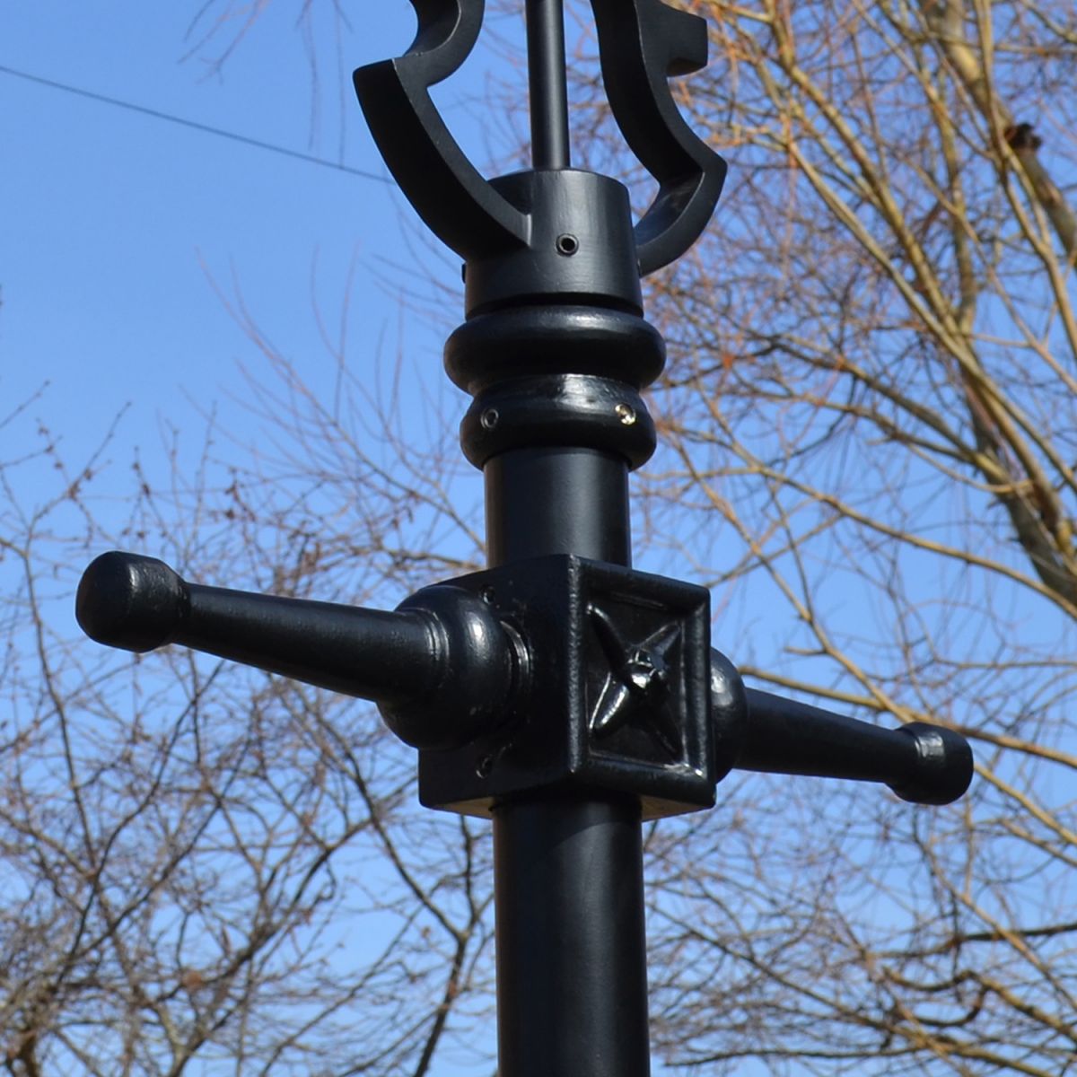 Close up image of Belgravia frog collar and ladder bars