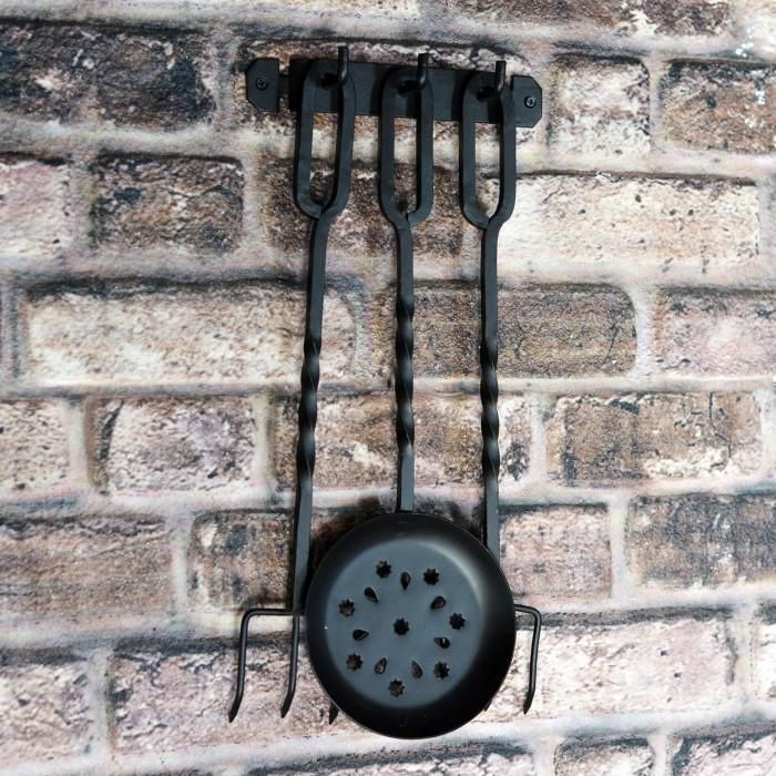 Fireplace Cooking Utensils in Situ