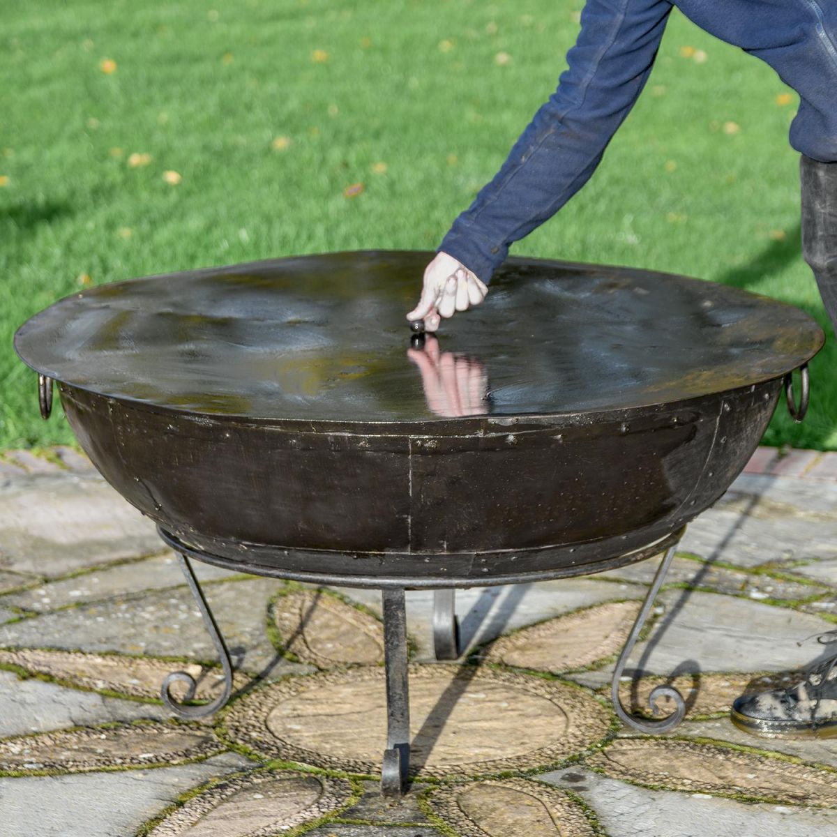 120cm Kadai Bowl lid on Kadai Bowl & Stand 