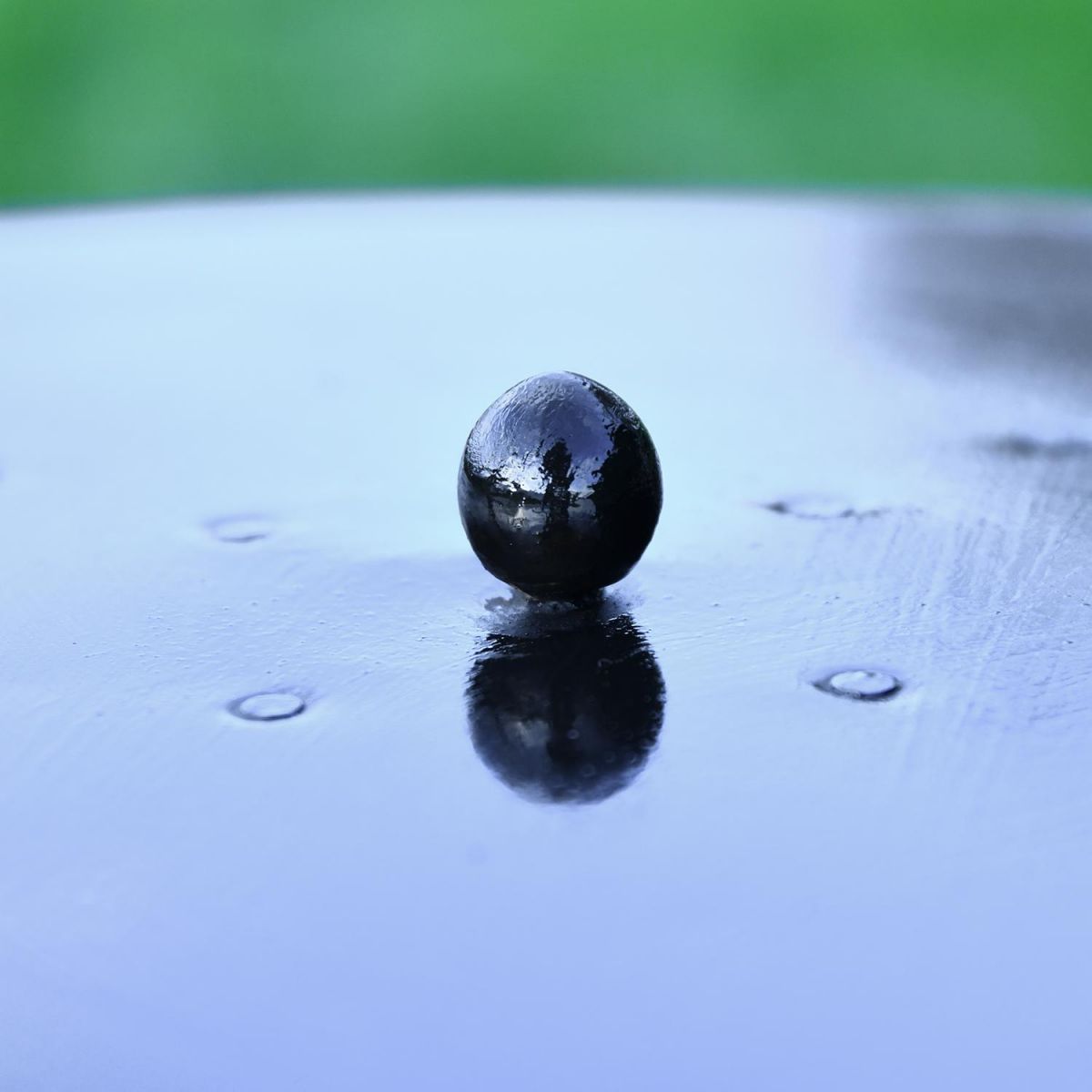 Close up of ball handle on 50cm lid 