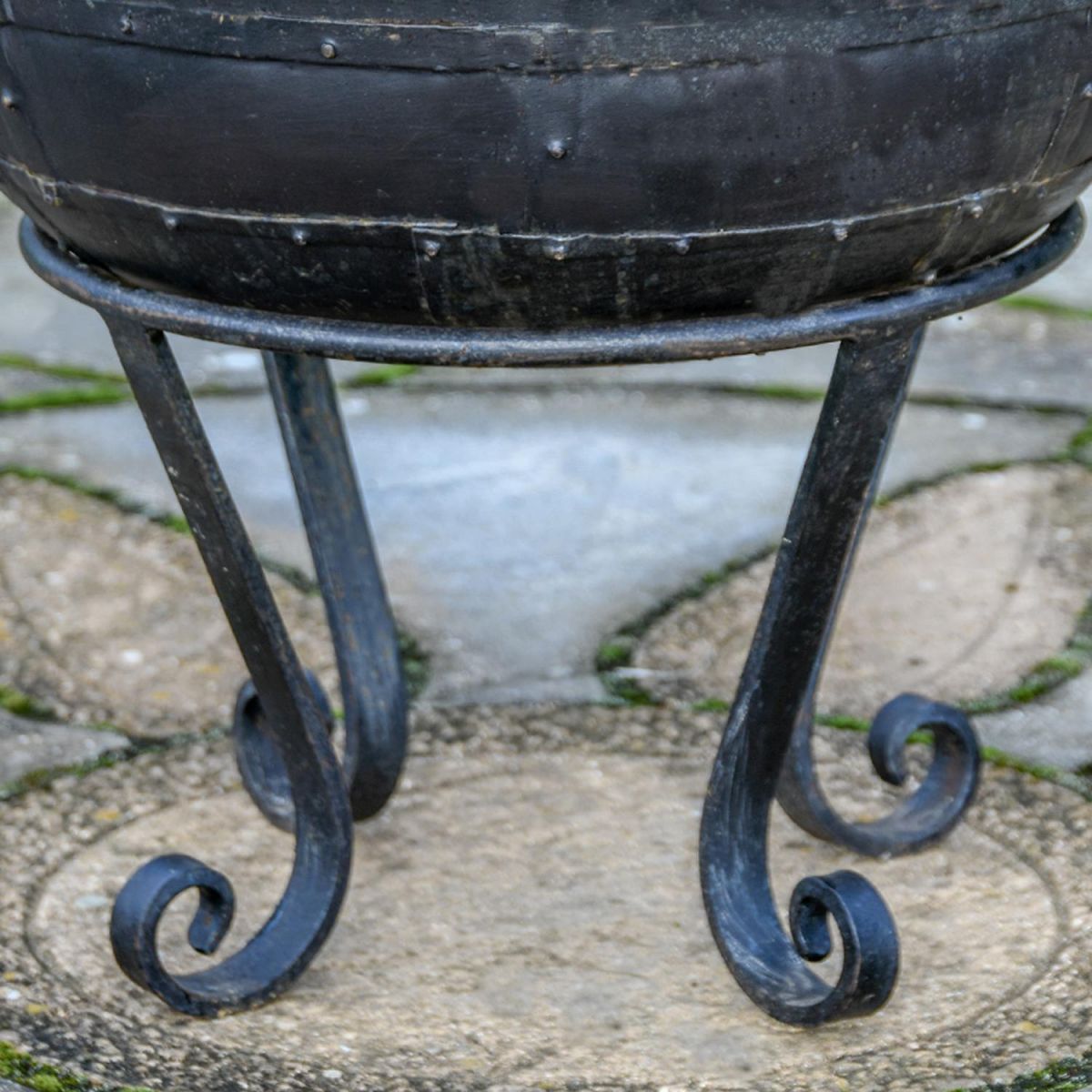 Close up of Kadai Bowl Stand 