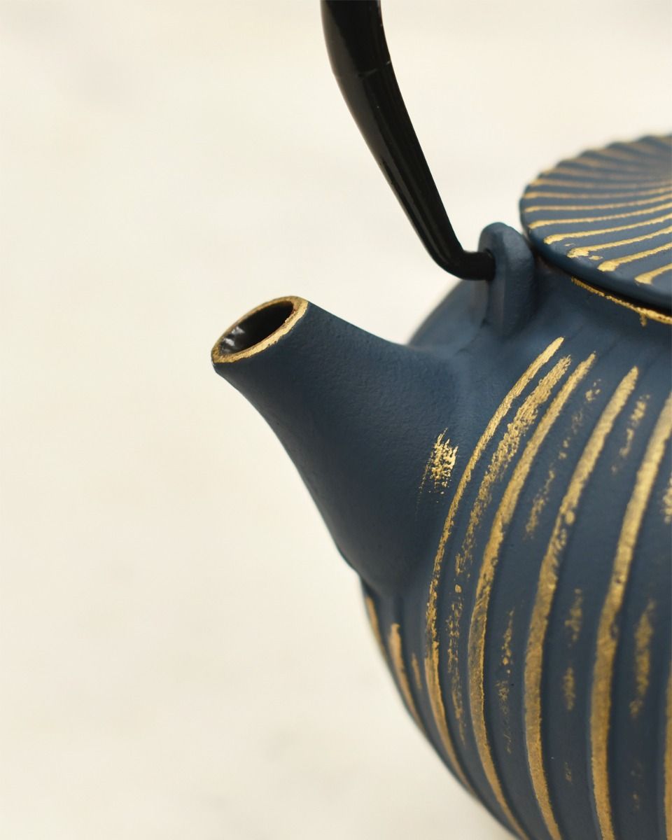 Gold and Blue Spout 