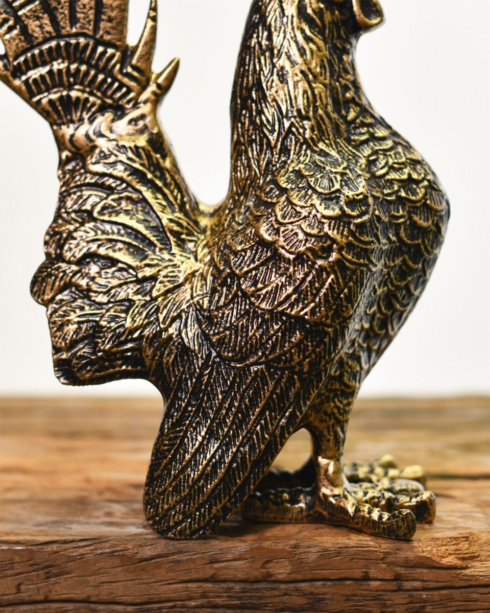 Detailed Gold Body on Rooster 