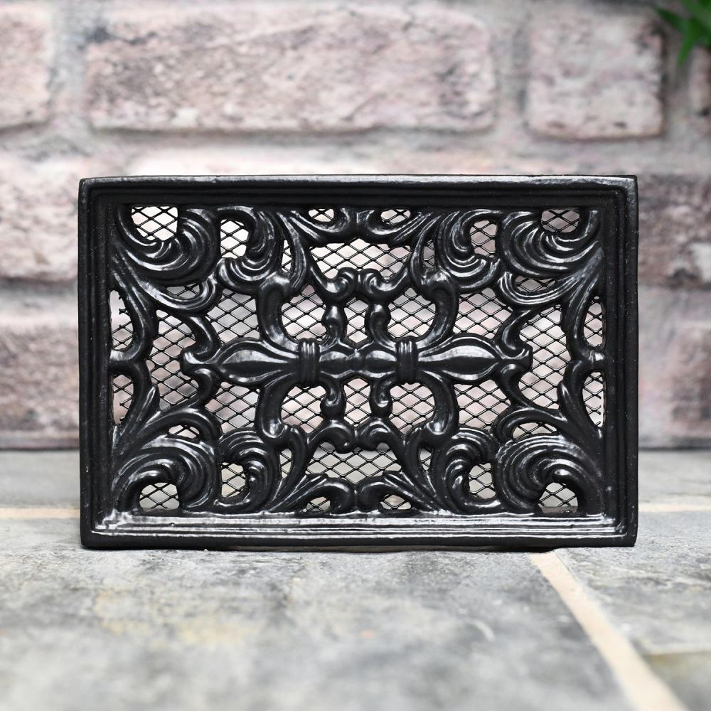 “Hannock Hall” 9" x 6" Cast Iron Air Brick with Mesh Guard