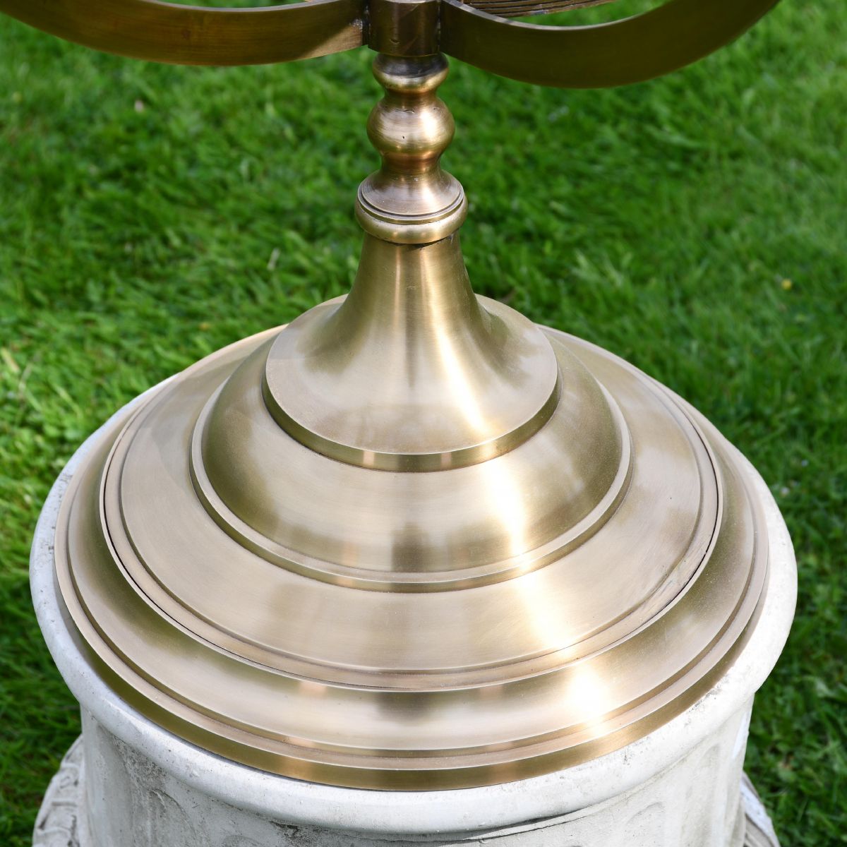 Close up of circular base 