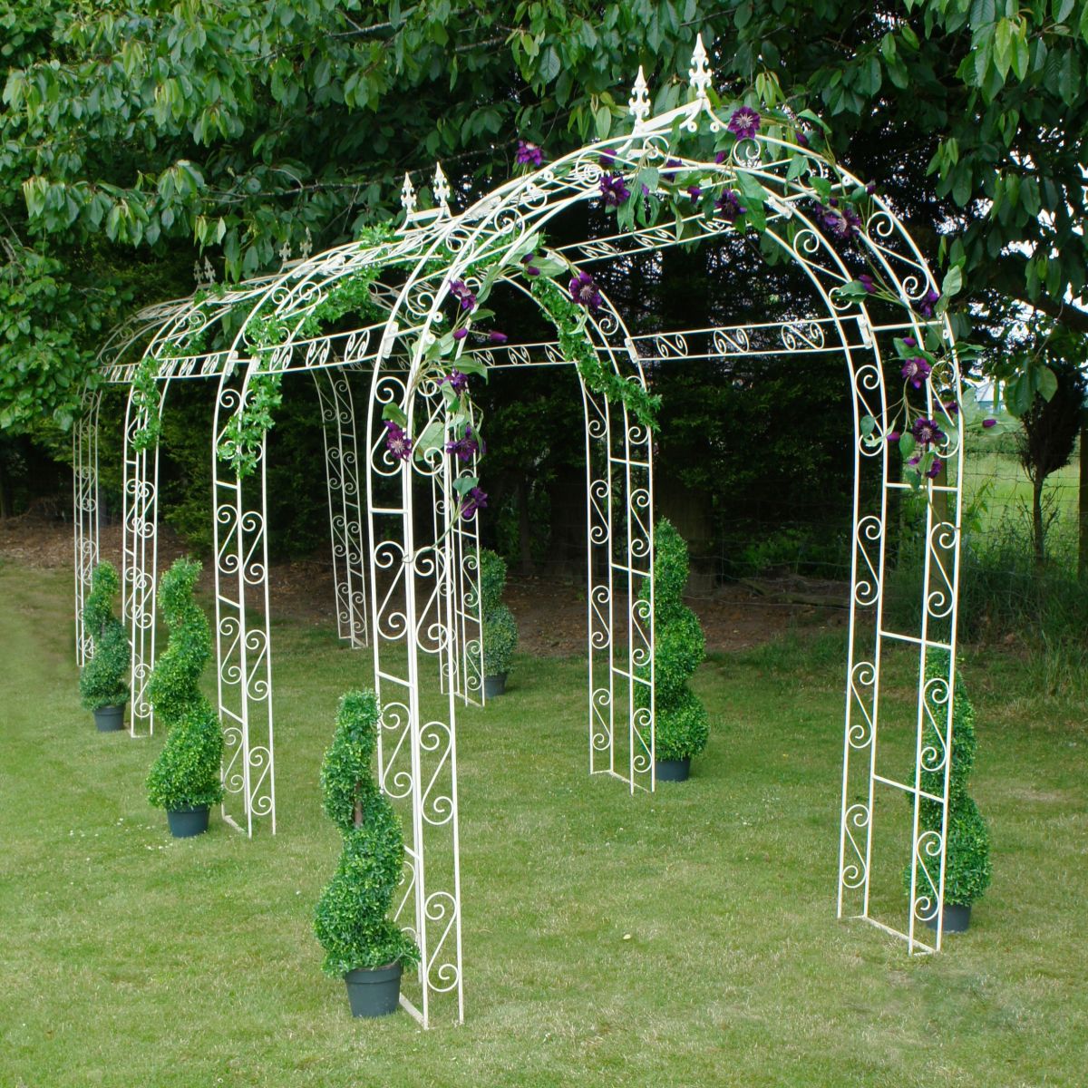 Long cream garden pathway archway (4 Arch)