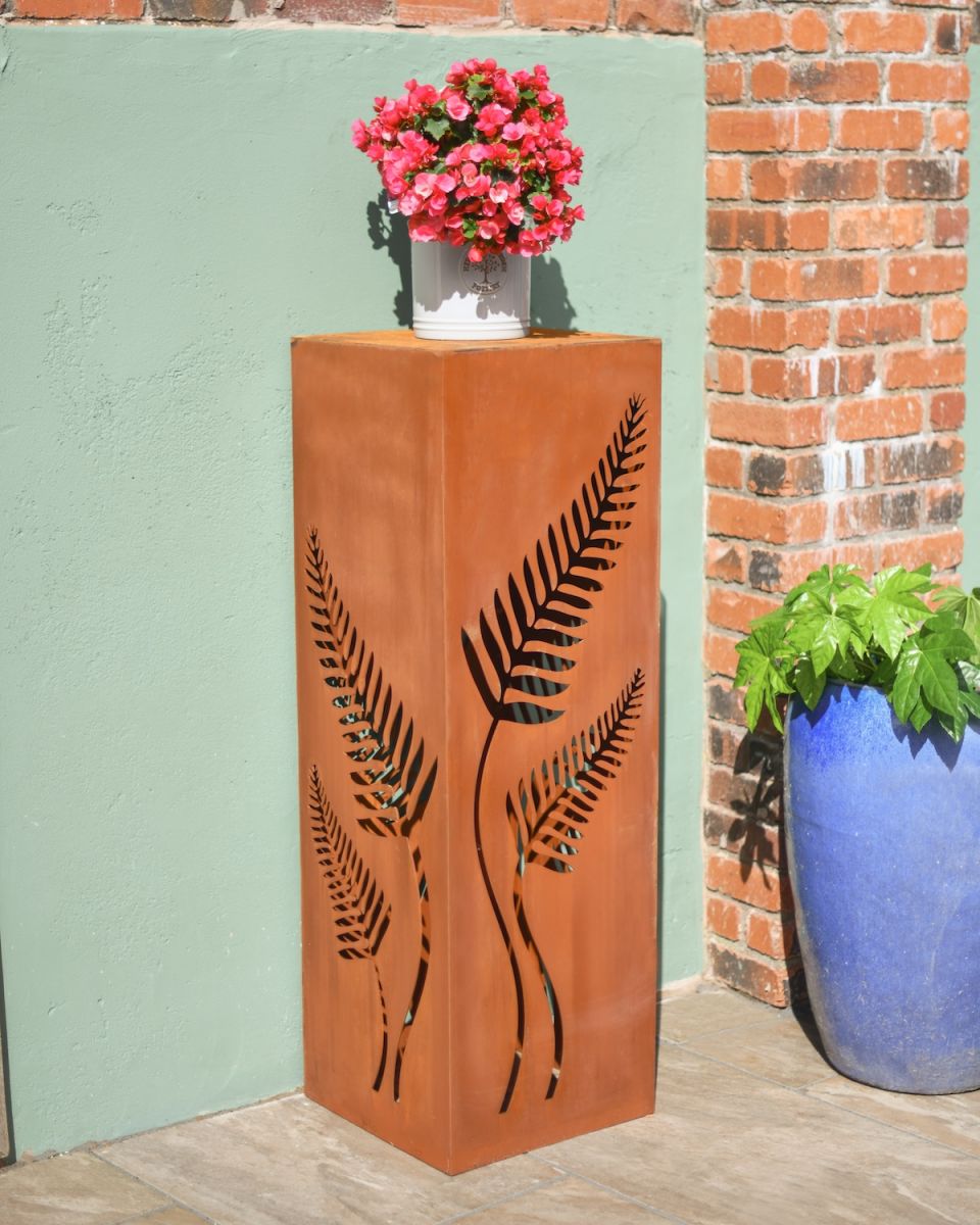 In situ photo of decorative plant stand