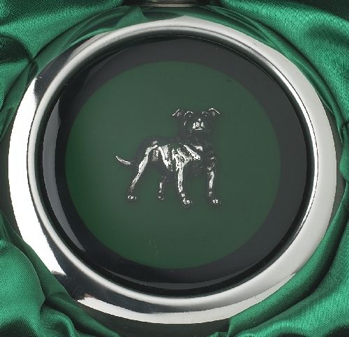 Close-up of the Jack Russell on the Whiskey Flask