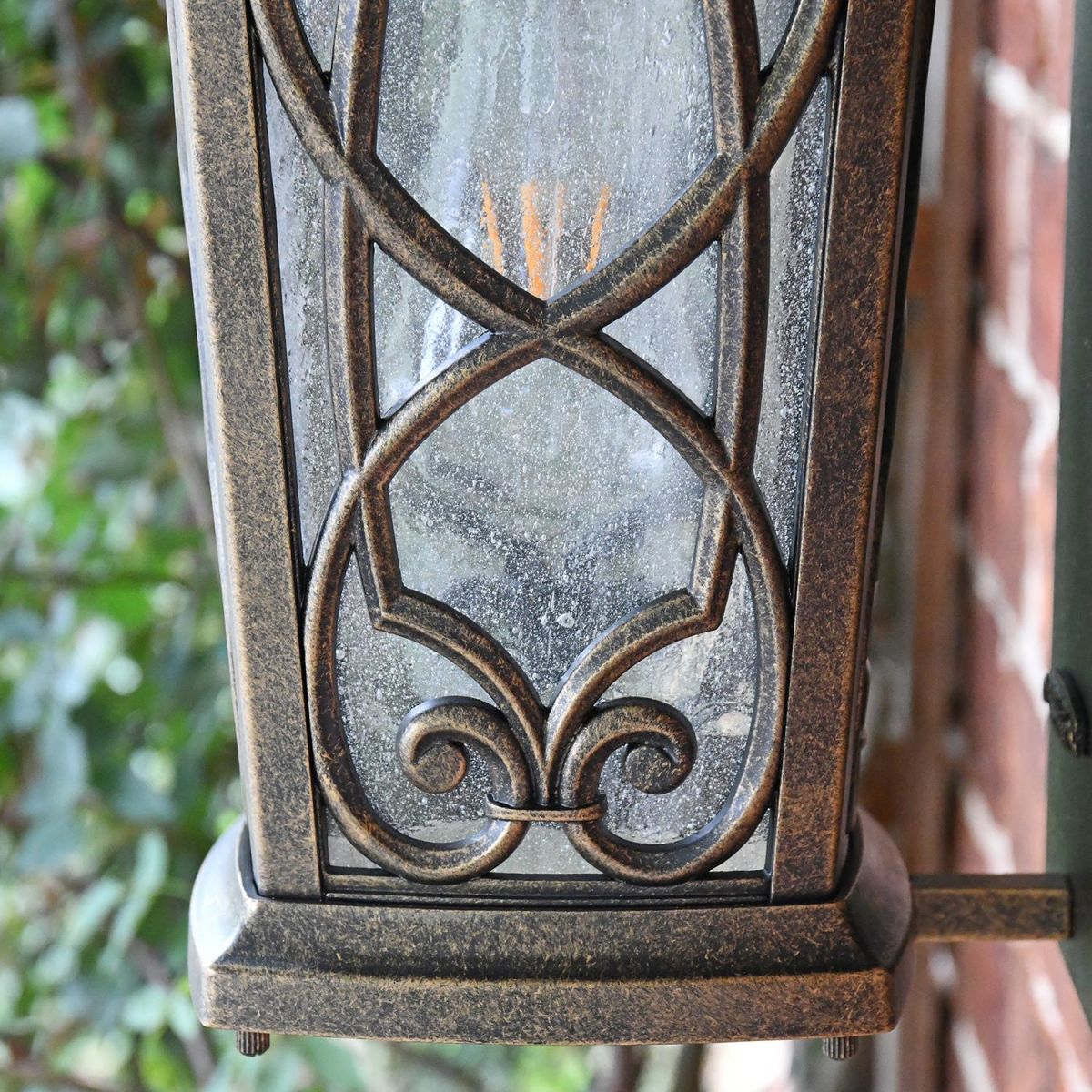 Ornate Scroll Pattern on the Lantern