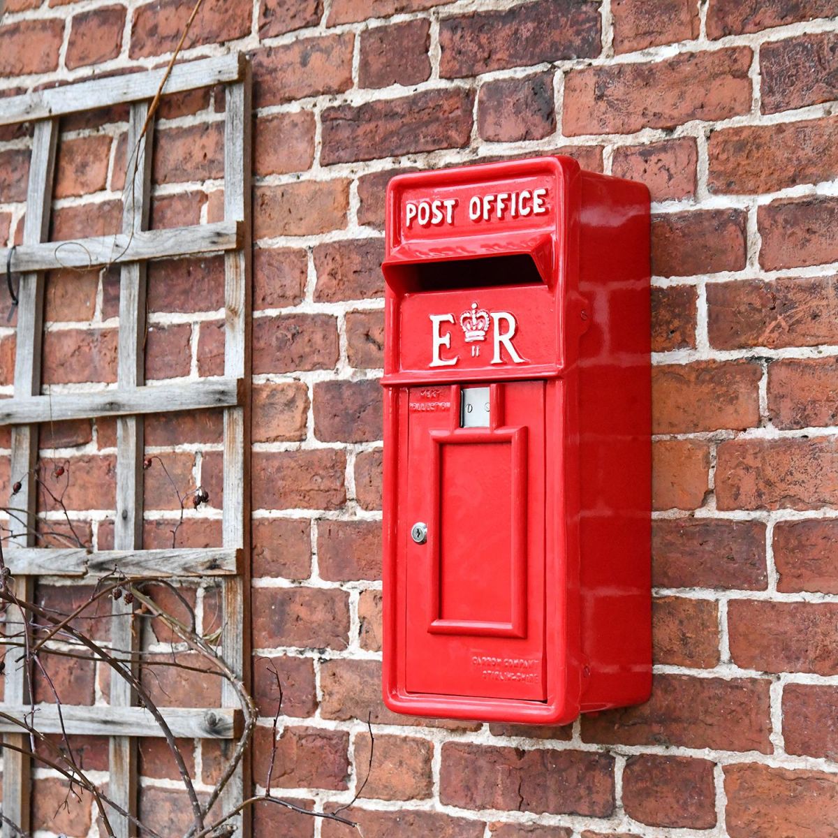 "Original Reproduction" Red Elizabeth Regina Post Box 