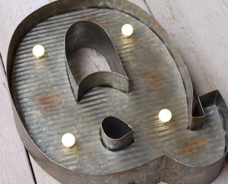 Letter Q Wall Light