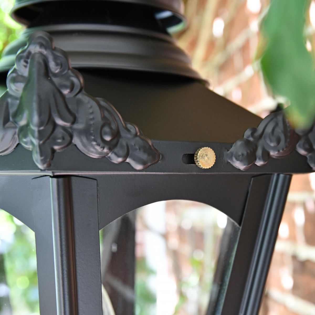 Close up of embellishments on corner finials 