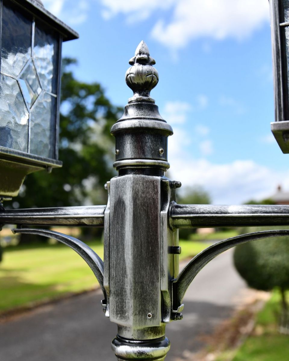 Middle Finial on the Double Headed Lamp Post
