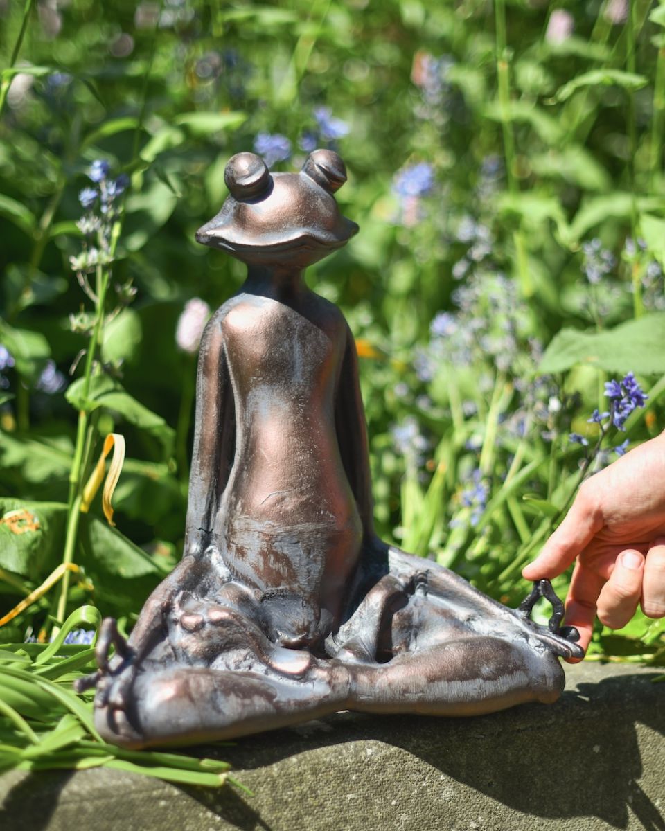 Scale image of garden statue