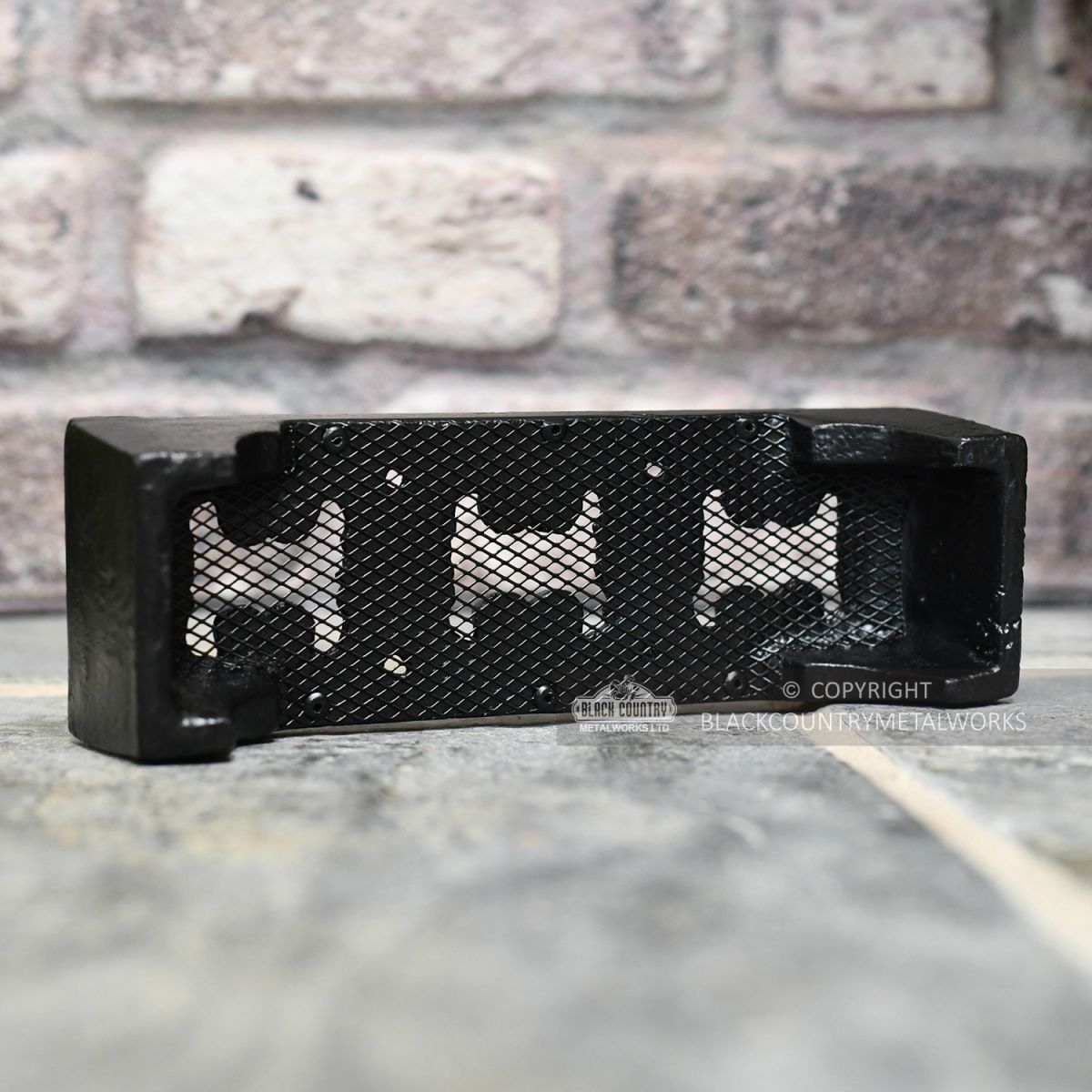 Mesh on back of cast iron air brick