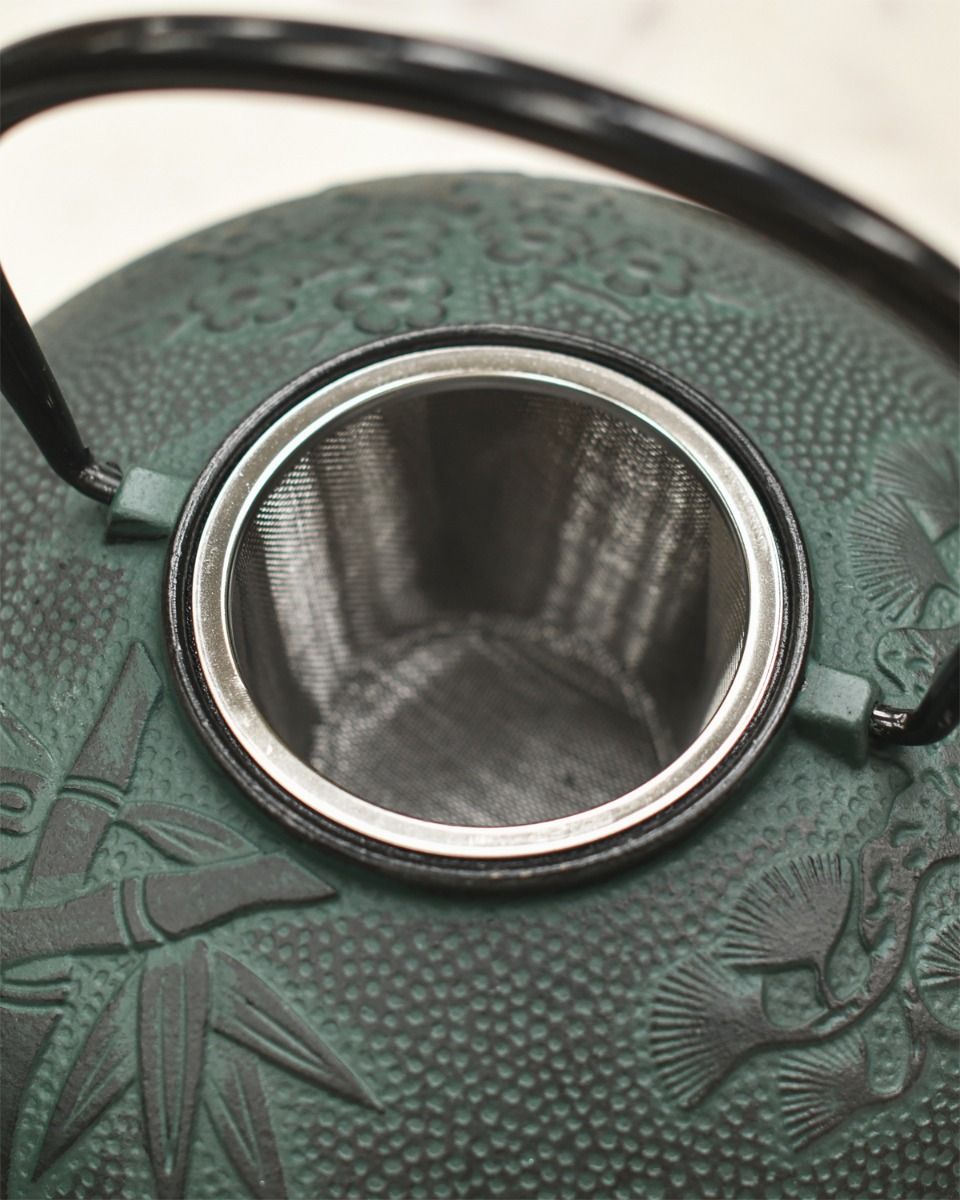 Tea Infuser in Green Cast Iron Teapot 