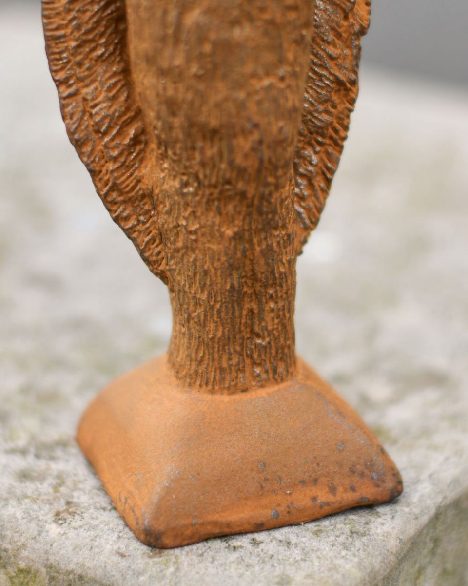 Close up of Mini Knife Angel Base 