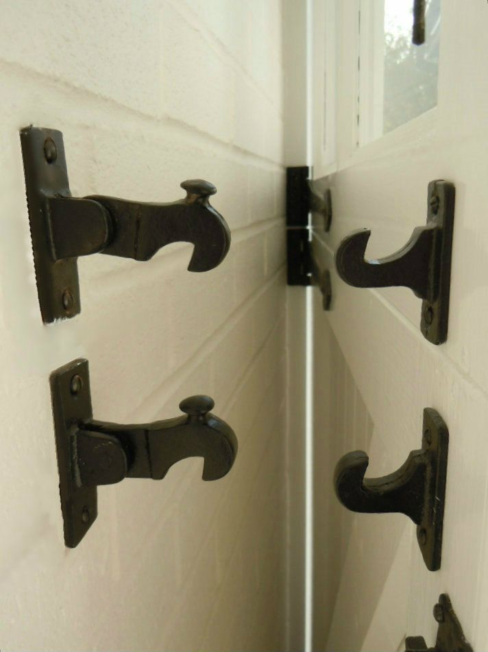"Tornveren" Iron Door Catch