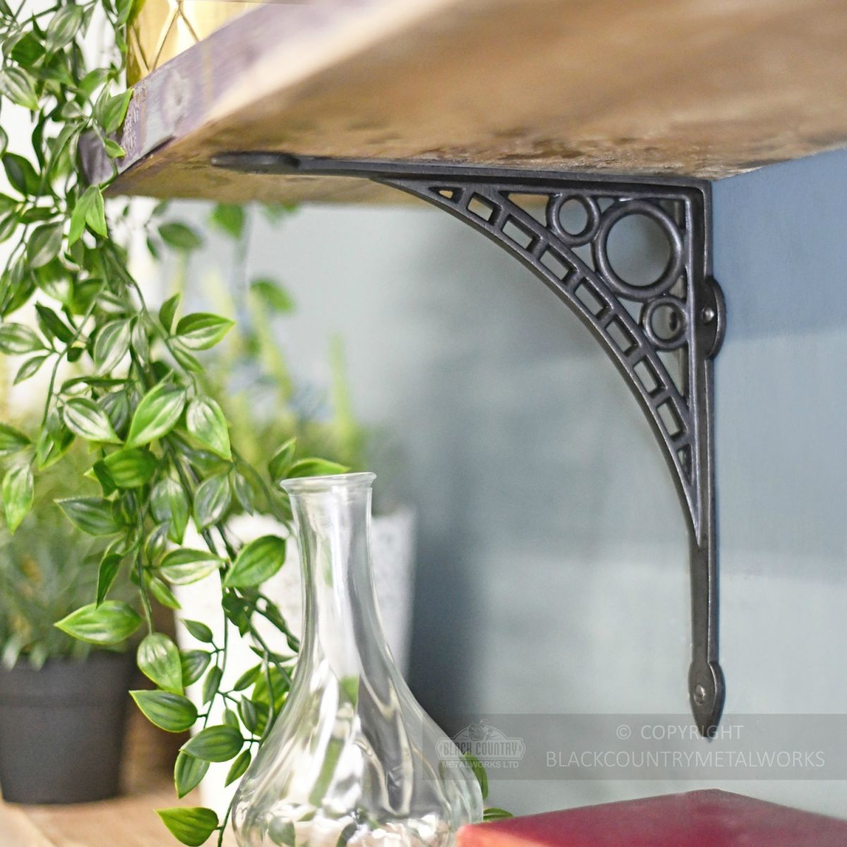 Iron Bridge Shelf Bracket - Small 22 x 22cm