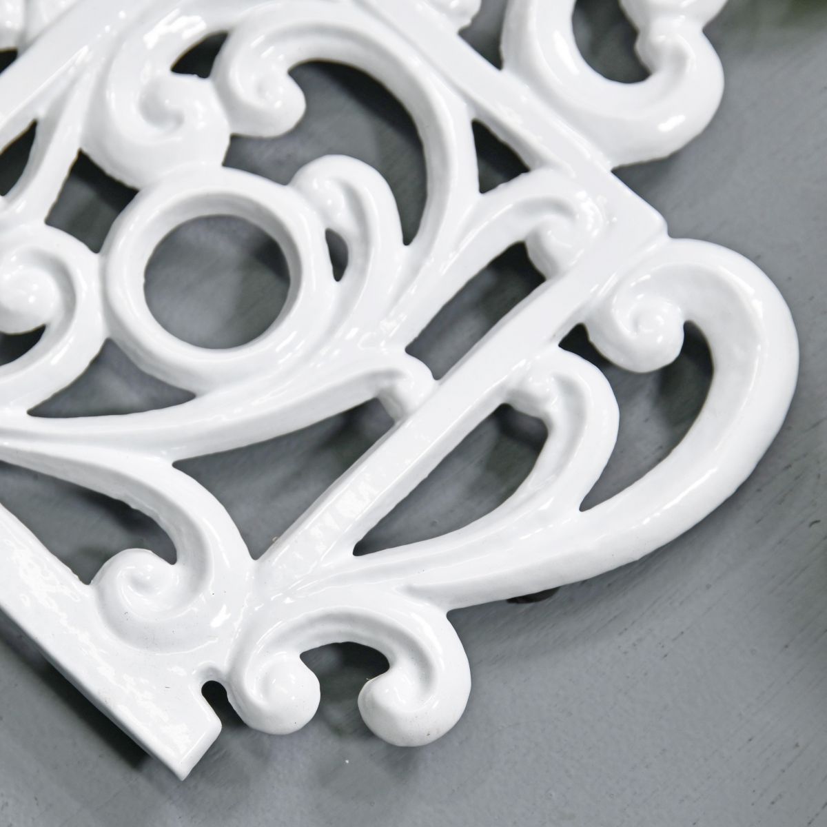 Cream Cast Iron Kettle Trivet Details