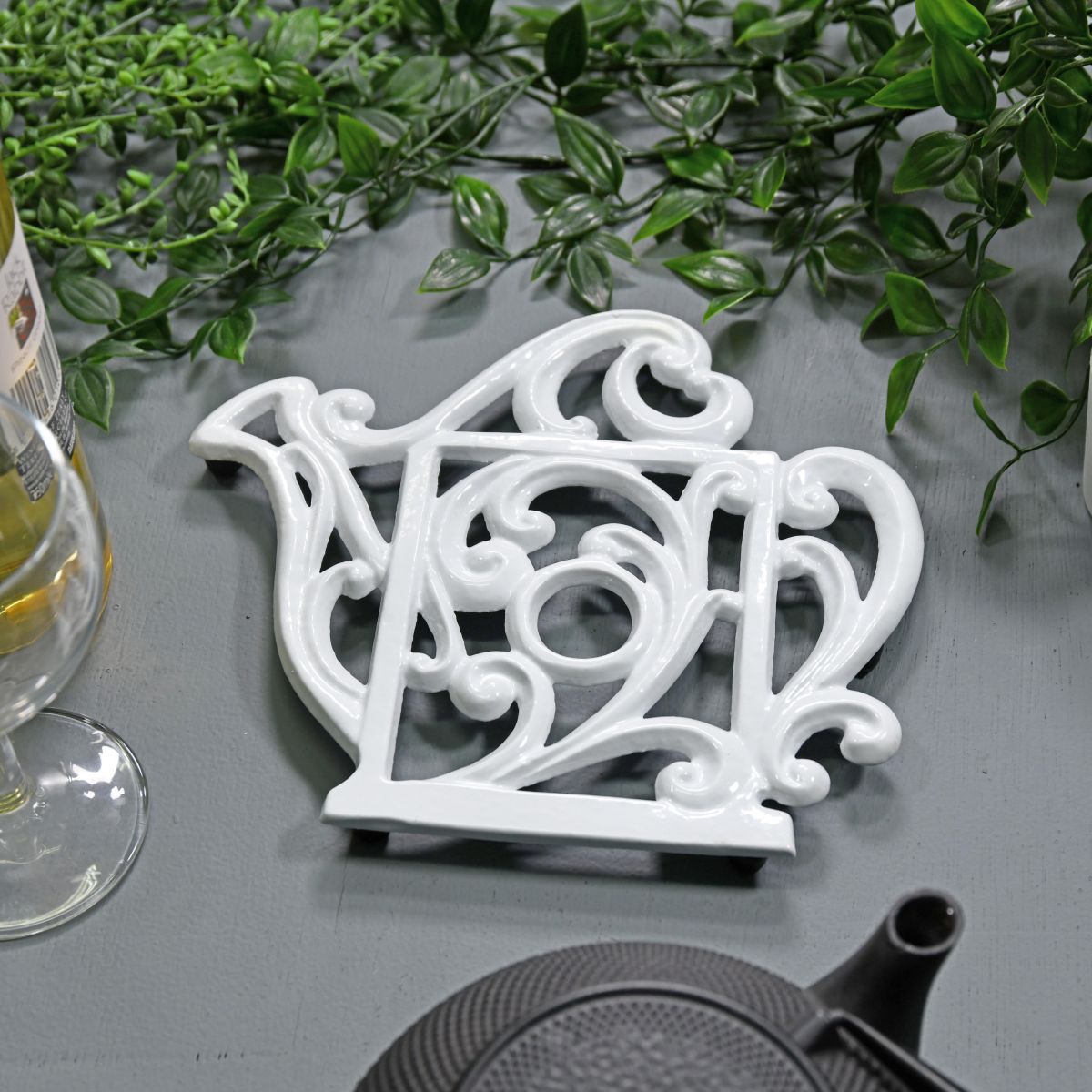 Cream Cast Iron Kettle Trivet in Situ