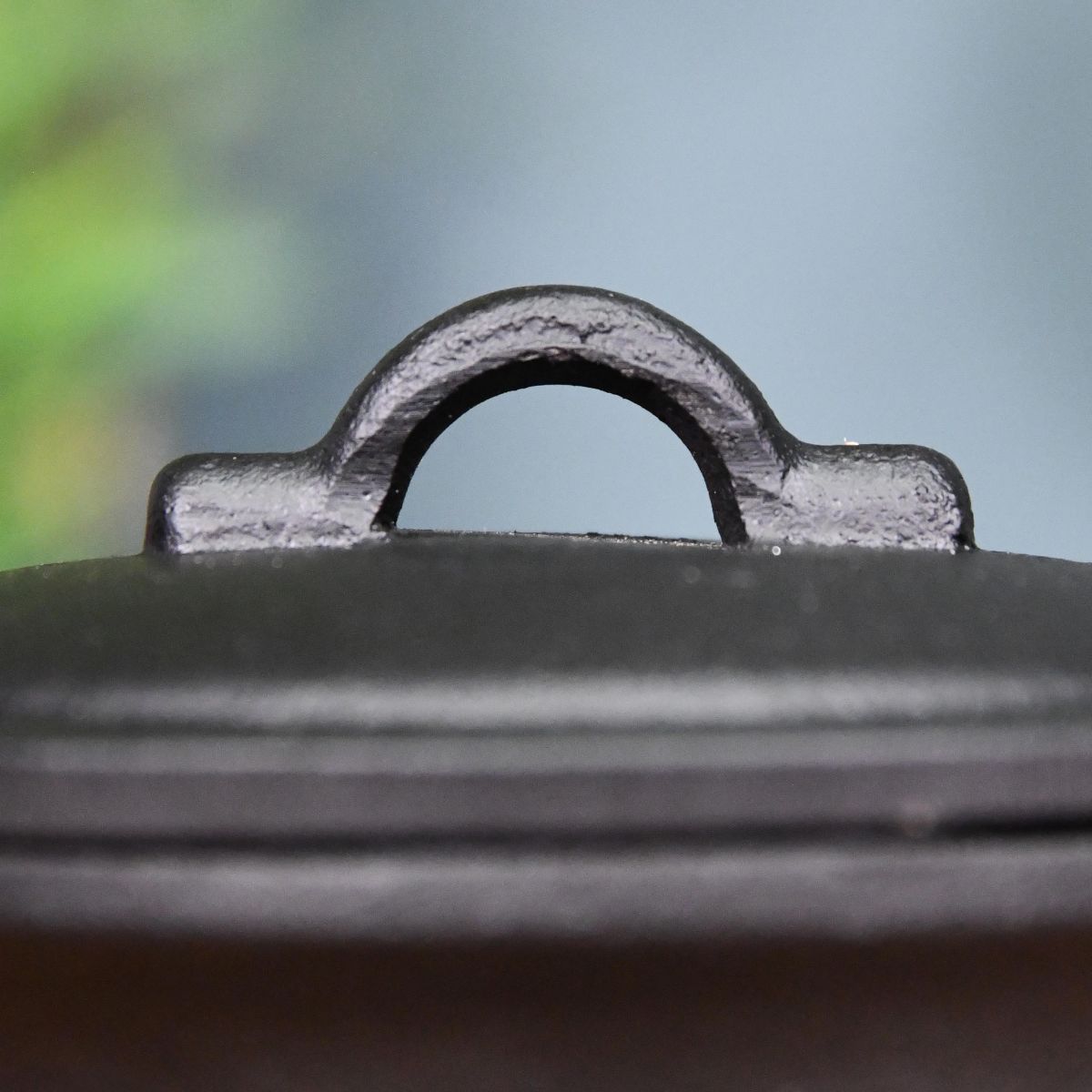 Small Cast Iron Cauldron Finished in Black Lid