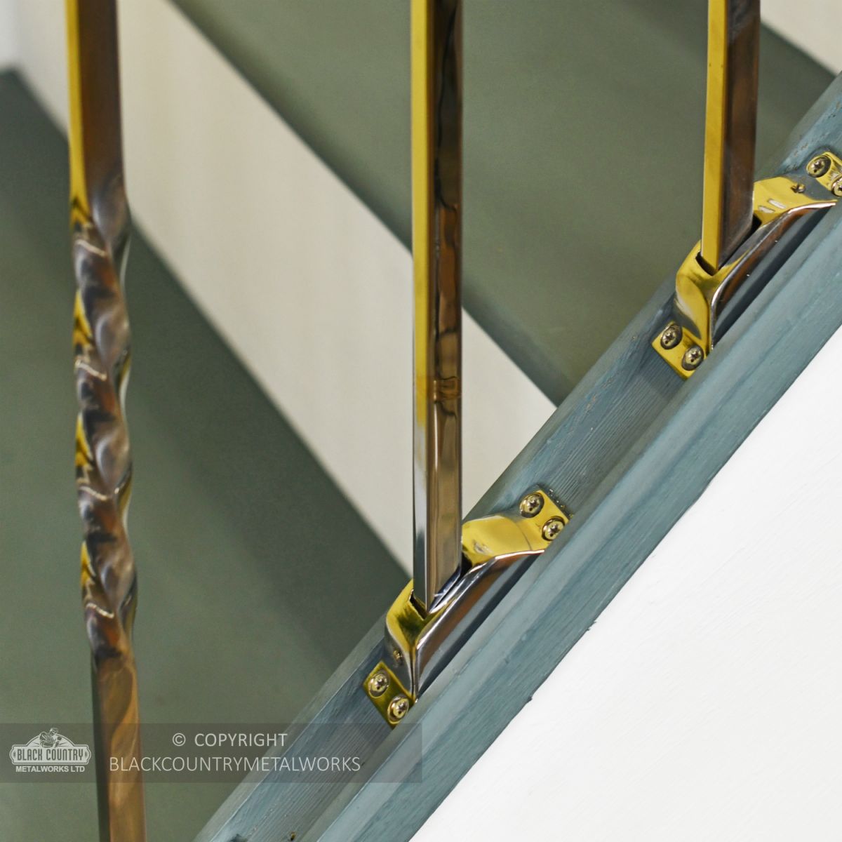 Set of 2 "Alessi" Alternating Stair Spindles - Pattern 1