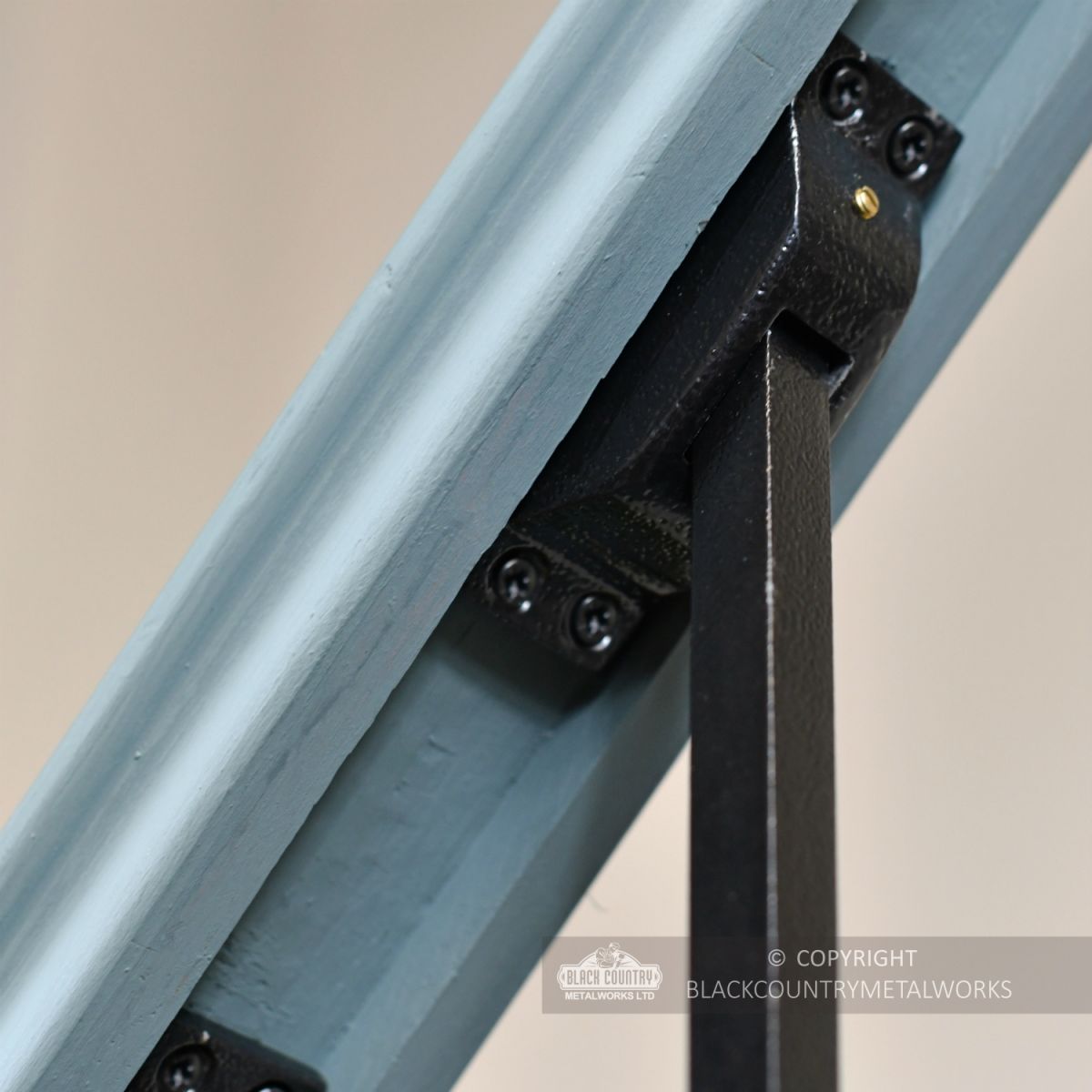 Rake bracket on stair spindle
