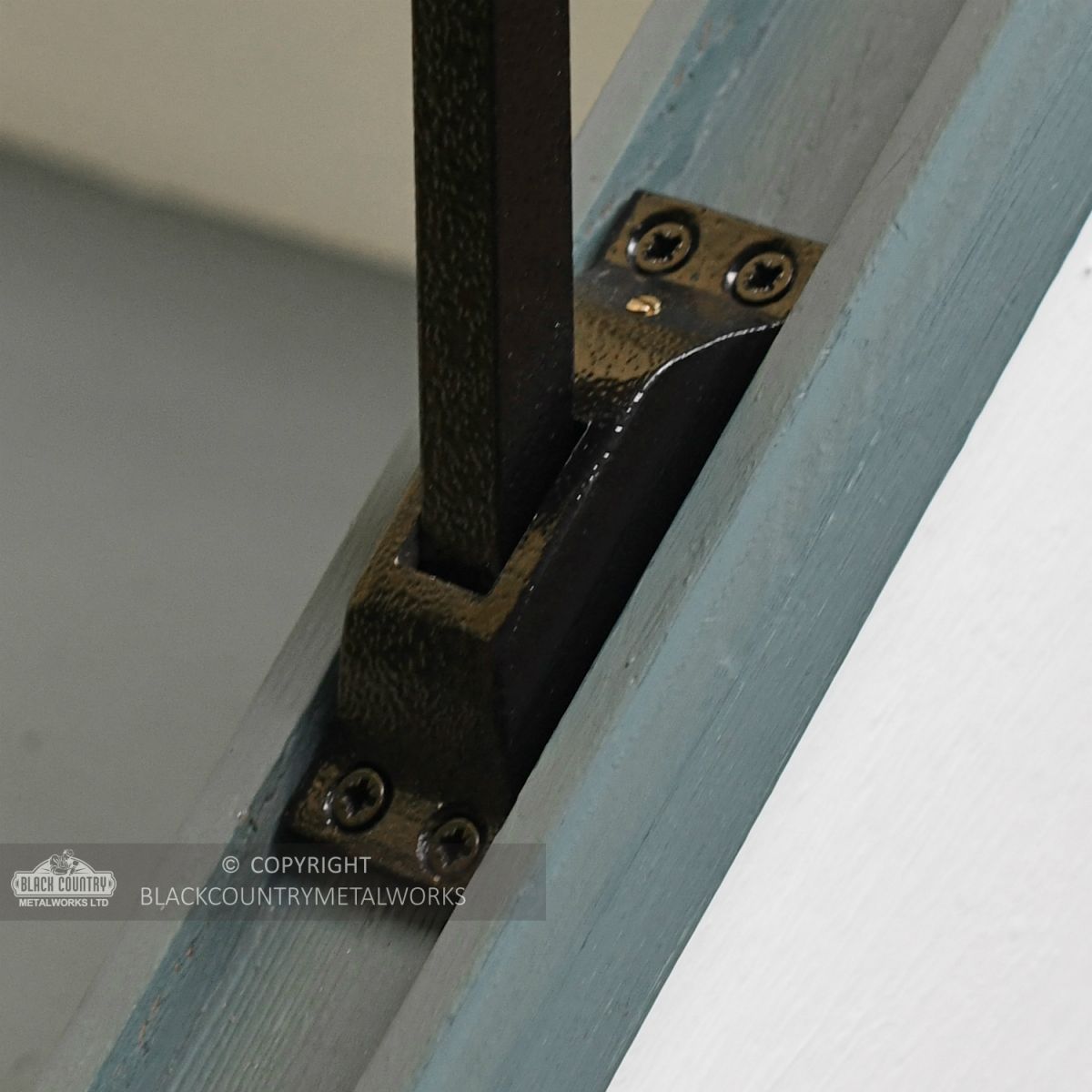 "Cavendish" Set of 4 Alternating Stair Spindles - Pattern 10