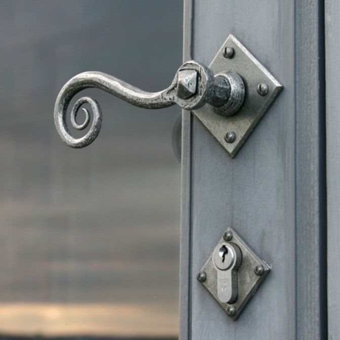 "Rhesus" Monkeytail on Diamond Rose In Situ On A Blue Door