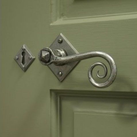 "Rhesus" Monkeytail on Diamond Rose In Situ On A Green Door