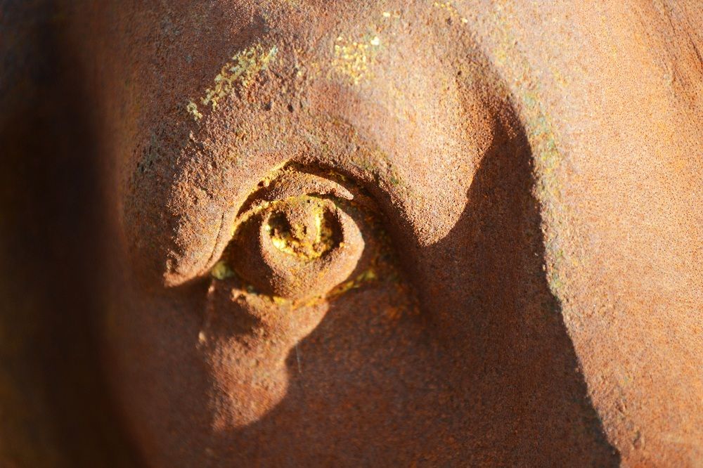 “Resbridger” Cast Iron Dog sculpture 